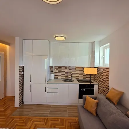 Iva Lux Centar *
